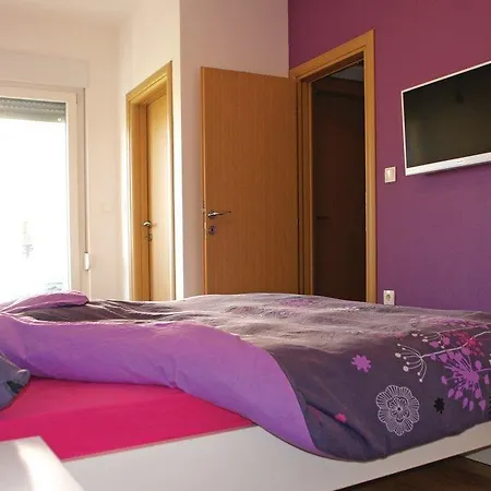 Apartment In 7406