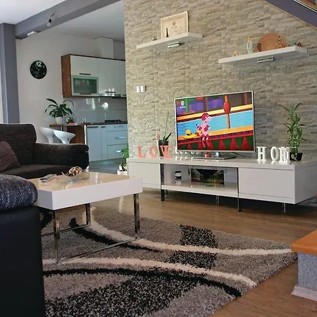 Apartment In 7406